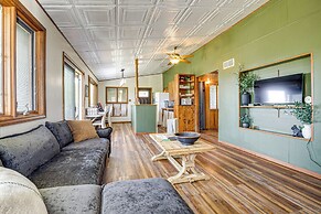 < 1 Mi to Tuttle Creek Lake: Cabin w/ 2 Kayaks!