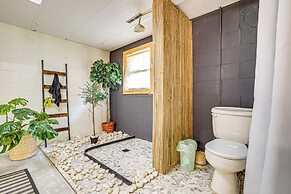 < 1 Mi to Tuttle Creek Lake: Cabin w/ 2 Kayaks!