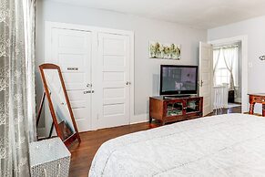 2 Mi to Lsu: Mid City Home w/ Yard & Patio!