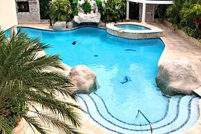 Orchids Palms Luxury Villa Pool Chef Hot Tub Airport Pickup