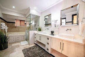 Orchids Palms Luxury Villa Pool Chef Hot Tub Airport Pickup