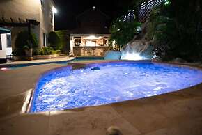 Orchids Palms Luxury Villa Pool Chef Hot Tub Airport Pickup