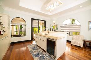 Orchids Palms Luxury Villa Pool Chef Hot Tub Airport Pickup