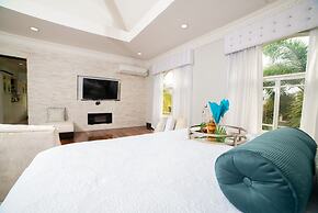 Orchids Palms Luxury Villa Pool Chef Hot Tub Airport Pickup