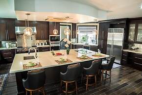 Orchids Palms Luxury Villa Pool Chef Hot Tub Airport Pickup