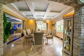 Orchids Palms Luxury Villa Pool Chef Hot Tub Airport Pickup