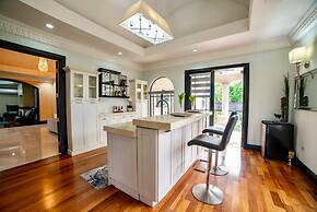 Orchids Palms Luxury Villa Pool Chef Hot Tub Airport Pickup