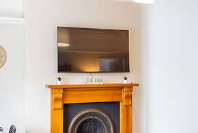 Cozy 2 Bedroom Cottage