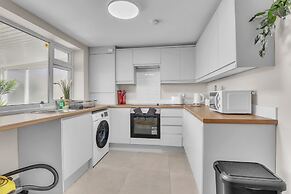 Cozy 2 Bedroom Cottage