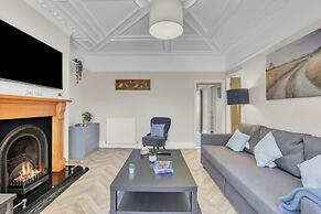 Cozy 2 Bedroom Cottage