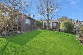 Cozy 2 Bedroom Cottage