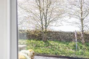 Cozy 2 Bedroom Cottage