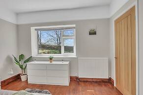 Cozy 2 Bedroom Cottage