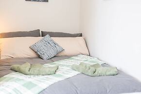 Cozy 2 Bedroom Cottage