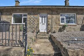 Cozy 2 Bedroom Cottage