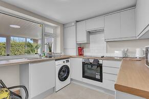 Cozy 2 Bedroom Cottage