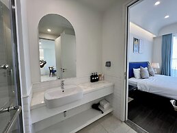 Nice Seaview-Kiss bridge-Firework-Sunset