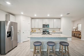 Relaxing Pet-friendly Spring Hill Escape 4 Bedroom Home