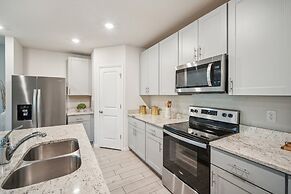 Relaxing Pet-friendly Spring Hill Escape 4 Bedroom Home