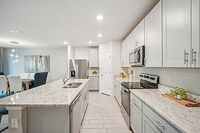 Relaxing Pet-friendly Spring Hill Escape 4 Bedroom Home