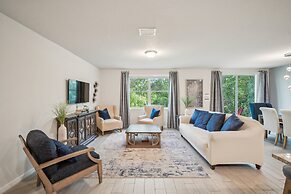 Relaxing Pet-friendly Spring Hill Escape 4 Bedroom Home