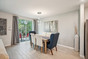 Relaxing Pet-friendly Spring Hill Escape 4 Bedroom Home