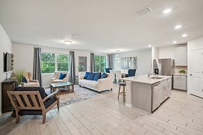Relaxing Pet-friendly Spring Hill Escape 4 Bedroom Home