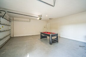 Relaxing Pet-friendly Spring Hill Escape 4 Bedroom Home