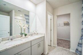 Relaxing Pet-friendly Spring Hill Escape 4 Bedroom Home