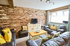 Host Stay West Barn