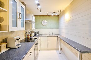 Host Stay West Barn