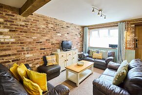 Host Stay West Barn