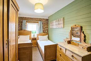 Host Stay West Barn
