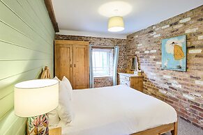 Host Stay West Barn