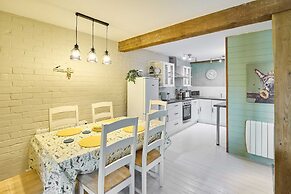 Host Stay West Barn
