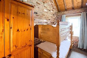 Host Stay West Barn