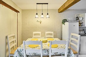 Host Stay West Barn