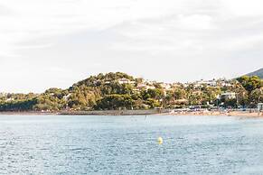 Marina A6 With 3 Bedrooms and 2 Bathrooms