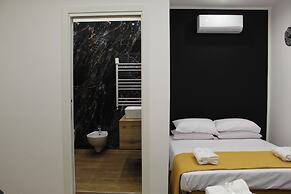 BlackWoody Contemporary Rooms - Napoli Centro Storico