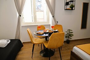 BlackWoody Contemporary Rooms - Napoli Centro Storico