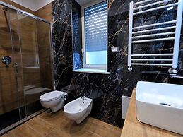 BlackWoody Contemporary Rooms - Napoli Centro Storico