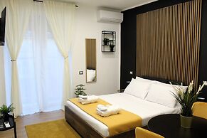 BlackWoody Contemporary Rooms - Napoli Centro Storico
