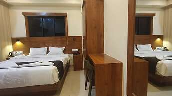 Hotel Ashraya International