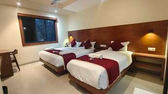 Hotel Ashraya International