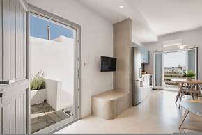 Michael Zeppos Studios, Naousa