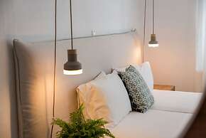 Michael Zeppos Studios, Naousa