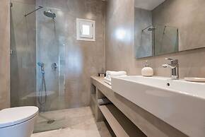 Michael Zeppos Studios, Naousa