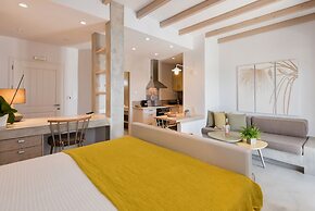 Michael Zeppos Studios, Naousa