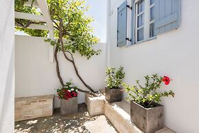 Michael Zeppos Studios, Naousa