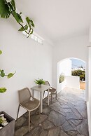 Michael Zeppos Studios, Naousa